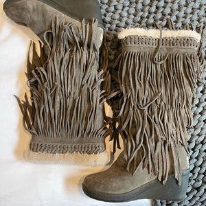 Beautiful Bearpaw Boots - worn less than 5 times
